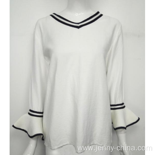 Long-sleeved Tops with V-neck and lotus sleeve design